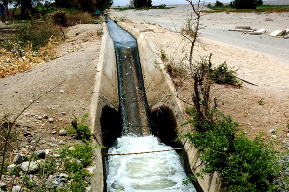 Canal com queda acentuada usado para fins de irrigao