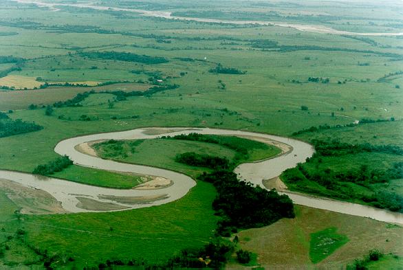 Un canal de meandros: Río Humea, Departamento de Meta, Colombia.