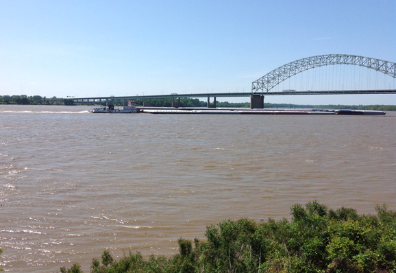 El Río Mississippi en Mud Island, Memphis, Tennessee.