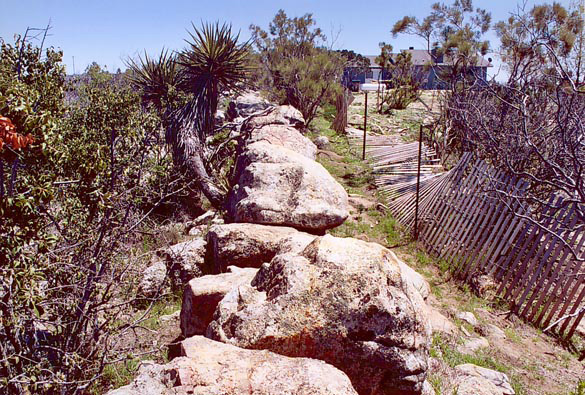 Large pegmatite dike in Tierra del Sol