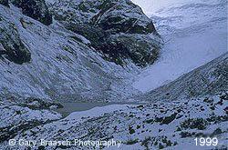 Glaciar Ururashraju, Cordillera Blanca, Perú, se ha retirado unos 500 metros entre 1986 y 1999.