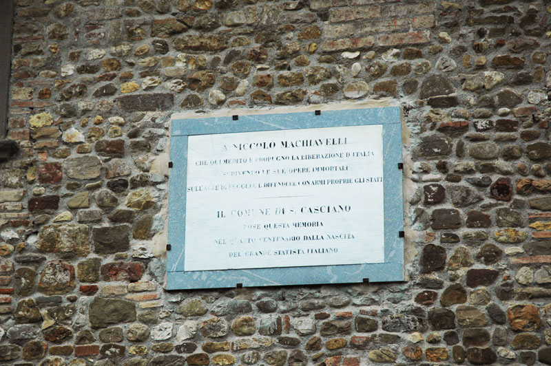 Plaque on external wall of House of Machiavelli, by the town of <nobr>San Casciano,</nobr> in commemoration of the 500th anniversary of his birth (1969).